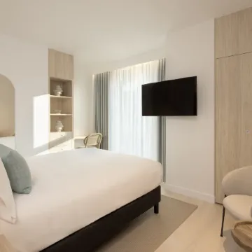 Staybridge Suites MALAGA by IHG Отели рядом с достопримечательностью «Стадион «Ла-Росаледа»»