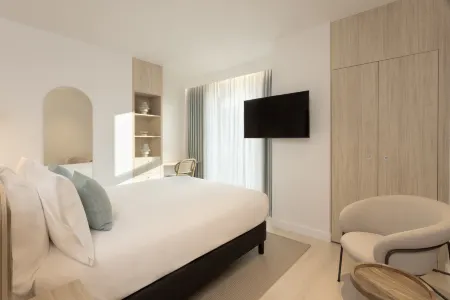Staybridge Suites Malaga Отели рядом с достопримечательностью «Хибральфаро»