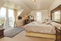 OYO Rayanne House Guest Accommodation Отели в г. 