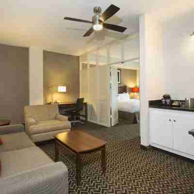 DoubleTree Suites by Hilton Lexington Rooms