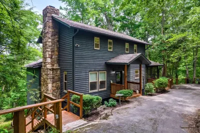 Secluded Retreat in the Smokies Hotels near Rocky Top Country Store