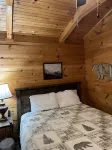 Cabin with game room, Wifi and pet friendly