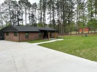 Sam Rayburn Stunner (South End) - Fully Remodeled, Water View, and Water Access 賈斯珀縣酒店