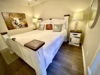 "The Bayliner" Lake Hamilton Condo: 2BR/2BA. Sleeps 6. Pool. Covered Boat Slip! - balcony