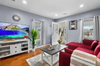 Lovely 3-bedroom Apartment in Forestville  Bristol Hotels in Bristol