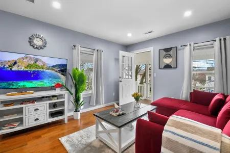 Lovely 3-bedroom Apartment in Forestville  Bristol