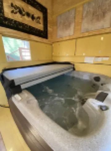 Cozy cottage in the country w/ hot tub! 20 minutes away from downtown Austin