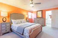 Peaceful Spacious Home with Theater. Family Friendly, Centrally located Hotels in North Brunswick