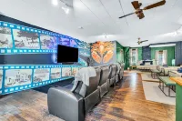 Hot Tub~Theater~Game Room~Historic Home~5 Min to Acadia Park~Dogs  Welcome