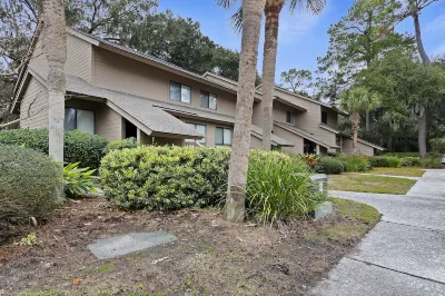 SeaPines-2nd Fairway of the Links, Beautifully Renovated, Bikes, Pet Friendly Hotel a 