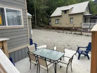 Cheerful 5 Bed/2 Bath Home < 3 blocks to Downtown