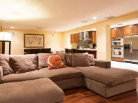 Waterfront Property with a resort style backyard and Heated Pool in Miami Hotele w: Kendall