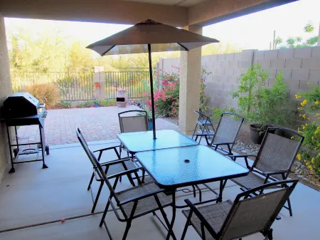 Luxury Dove Mountain Home Overlooking Preserve. Gated Community. Golf, Hiking.