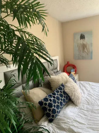 Luxurious High End Split Level Loft Отели рядом с достопримечательностью «Харди Альмон Соссер Комплекс»