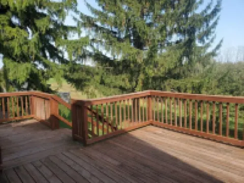 Larsen Farm Secluded Farmhouse with Hotub