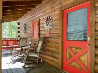 Cozy cabin 2 miles from Parkway! Secluded_Screen Porch_Wifi_Pool_Dog Friendly - Alppimaja