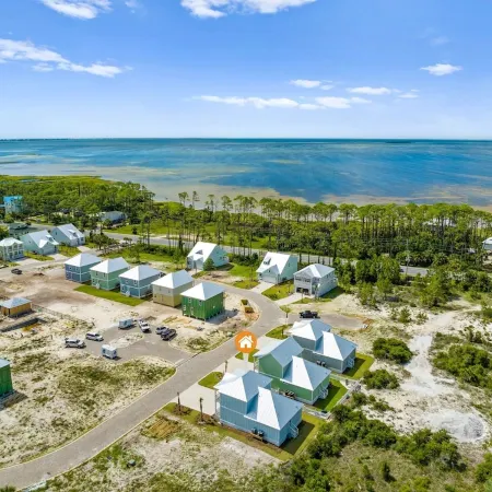Super Cute House on the Cape - Walk to Beach - Dog Friendly!