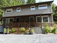 Comfy Duplex unit great for families and small groups, sleeps up to 9 Hotels in Sitka