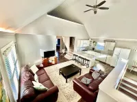 Steps from Mass Ave & Bottleworks + Garage parking