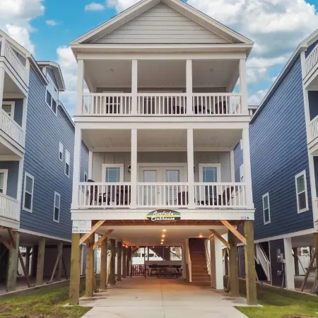Surfside Clubhouse: Steps to Beach & Heated Pool and Arcade Games!