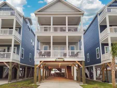 Surfside Clubhouse: Steps to Beach & Heated Pool and Arcade Games!