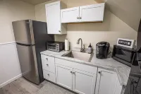 Totally Remodeled Cozy Apartment.  2.5 miles to Delaware Turf!