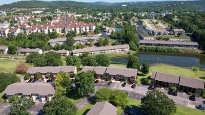 One Bedroom Serenity on the 17th | Amenities Golf Hôtels à proximité de : Shepherd of the Hills Fish Hatchery