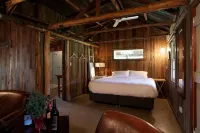 Historic Miners Cottage on Howqua River