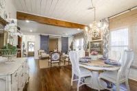 Beautifully renovated cottage in historic downtown & near colleges