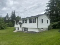 Trailside house on the river. Perfect for mountain biking , skiing, snowmobile.