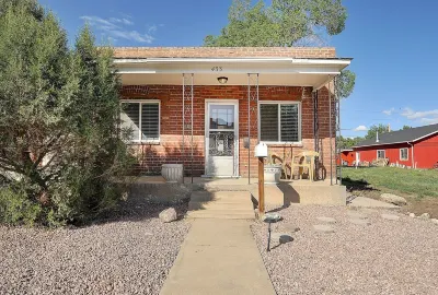 River R&R Historic mountain views. Ski Monarch 25 miles. Blocks from downtown.