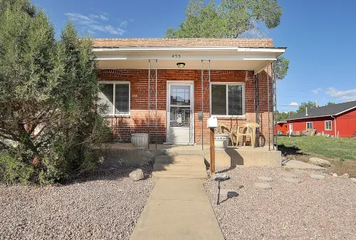 River R&R Historic mountain views. Ski Monarch 25 miles. Blocks from downtown.