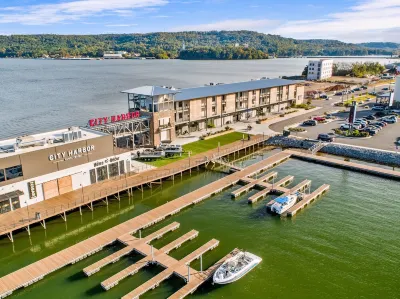 New Guntersville lake cottage - walking distance to lake and minutes to downtown Hotels near Homer B. Wilson Jr Vintage Museum