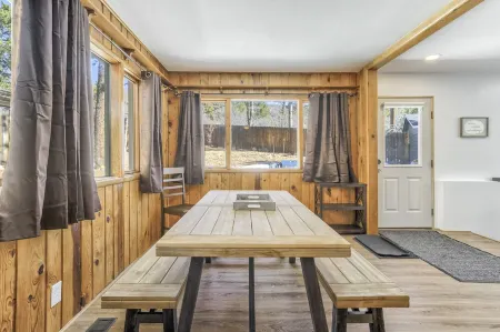 Colorado Mountain House - Views and a Hot Tub! Отели рядом с достопримечательностью «Пайкс Пик - Америкас Маунтин»