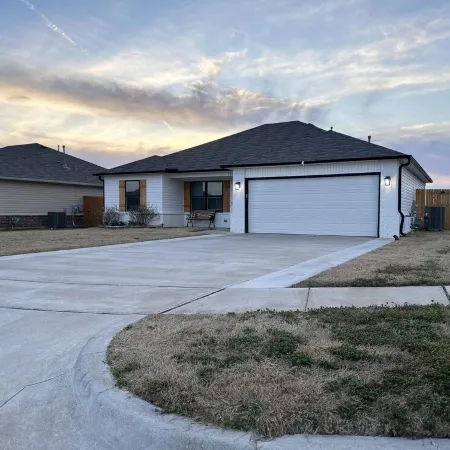 Welcome to Innovators Home Broken Arrow with Large Driveway