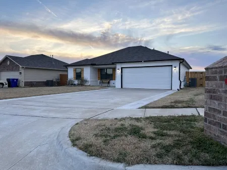 Welcome to Innovators Home Broken Arrow with Large Driveway