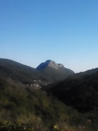 In the Final Hills, ideal for bikers and climbers. Paradise 20 min from the sea.