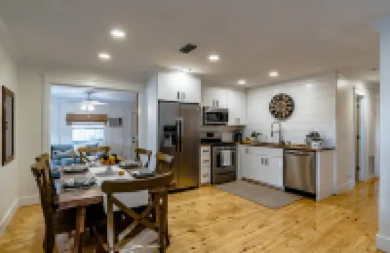 Fairhope Downtown Cottage Sleeps 10  "Walk to Town" Lots of Parking and Garage