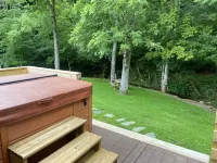 Creekside home with hot tub within 30 mins to Asheville Hotels in Yancey County