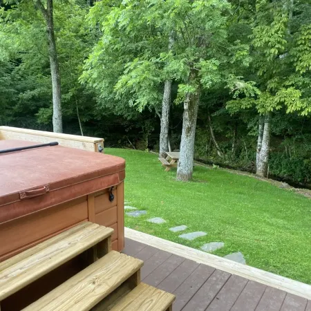 Creekside home with hot tub within 30 mins to Asheville