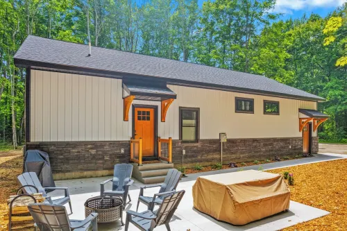Secluded Getaway,  Centrally Located Newly Built Barndo, AC & Wifi