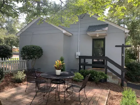 Charming Downtown Cottage