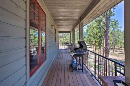 Beautiful Red Feather Lake House in Exclusive Fox Acres Gated Community! Отели в г. Ред Фетер Лейкс