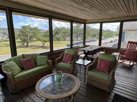 Beach Block 4 bedroom home