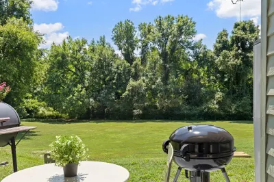 Private UNC Townhome with Parking & 2 Bedrooms Hotels near Davie Courtyard