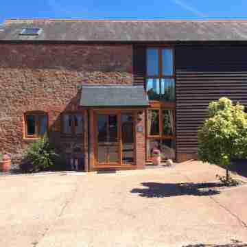 Large Detached "upside Down" Barn, dog friendly with 1 acre enclosed paddock. Hotel Exterior