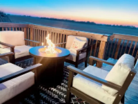 NEW Near UNI Modern Spotless Townhome