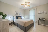 Charming 3-bedroom house with private pool on canal