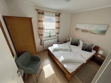 5min beach & forest, sunny, single storey Отели в г. Преров