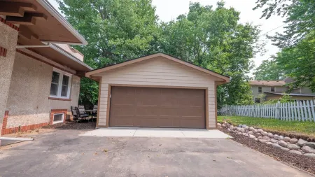 Spanish Charm 4bed/3bath Downtown Waupaca! Отели рядом с достопримечательностью «Парк Суон»